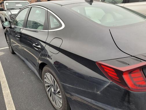 2023 Hyundai SONATA Hybrid SE