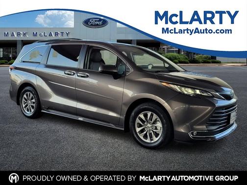 2023 Toyota Sienna XLE 8 Passenger