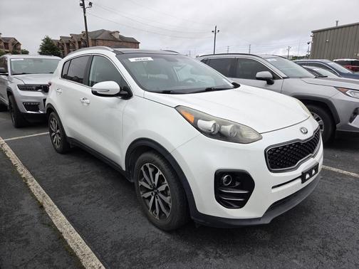 Snow White Pearl 2017 Kia Sportage EX