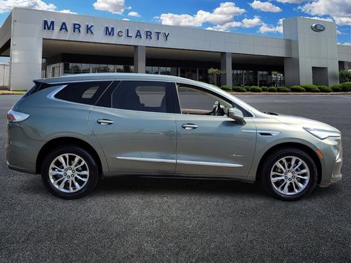 2022 Buick Enclave FWD Avenir