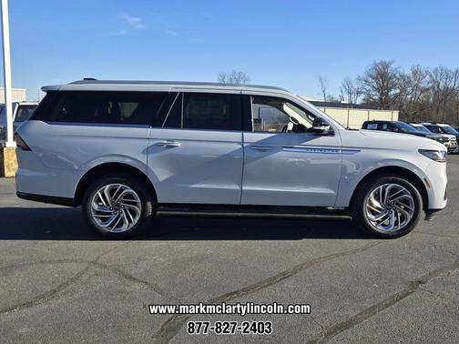 CRYSTAL WHITE METALLIC CC 2026 Lincoln Navigator Reserve