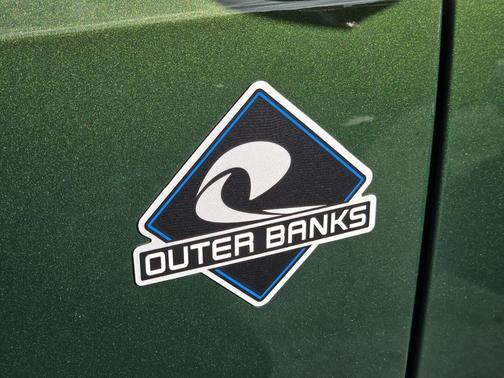 ERUPTION GREEN METALLIC 2025 Ford Bronco Outer Banks
