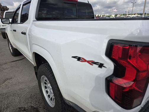 Summit White 2024 Chevrolet Colorado WT