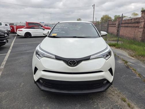 Blizzard Pearl 2018 Toyota C-HR XLE Premium
