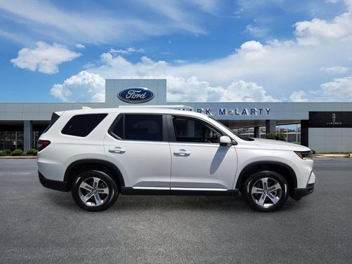 Platinum White Pearl 2023 Honda Pilot AWD EX-L 7 Passenger