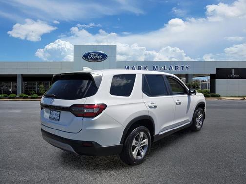 Platinum White Pearl 2023 Honda Pilot AWD EX-L 7 Passenger