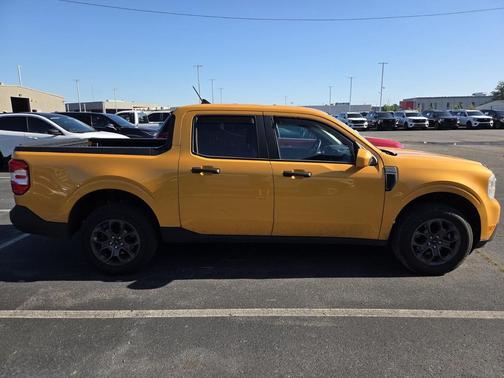 CYBER ORANGE METALLIC TC 2023 Ford Maverick XLT