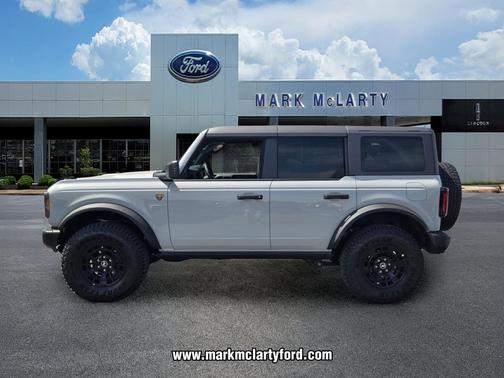 AVALANCHE GRAY 2026 Ford Bronco Badlands