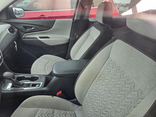 Mosaic Black Metallic 2024 Chevrolet Equinox LS