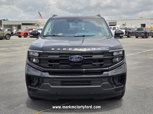 AGATE BLACK METALLIC 2026 Ford Expedition Active