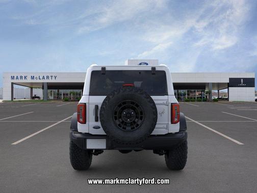 Oxford White 2026 Ford Bronco Badlands