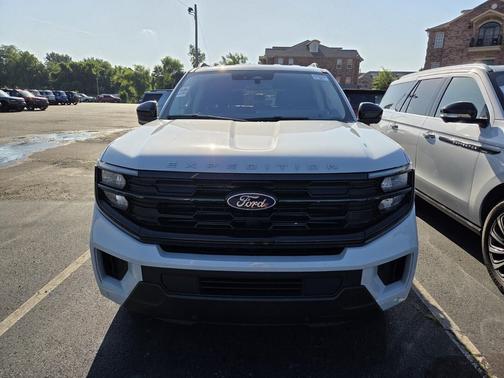 SPACE SILVER METALLIC 2025 Ford Expedition Active
