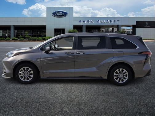 2021 Toyota Sienna LE