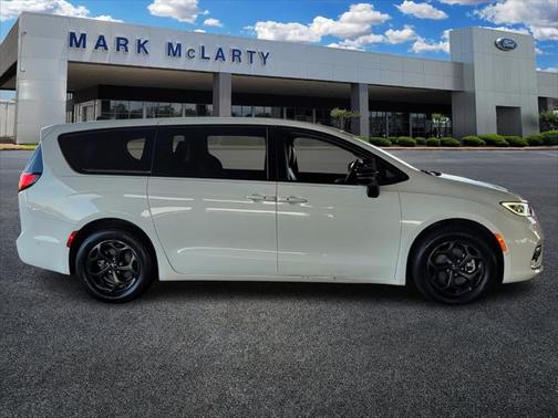 2024 Chrysler Pacifica Hybrid S Appearance Pkg