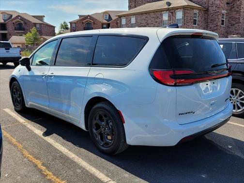 2024 Chrysler Pacifica Hybrid S Appearance Pkg