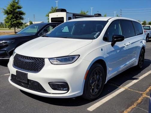 2024 Chrysler Pacifica Hybrid S Appearance Pkg