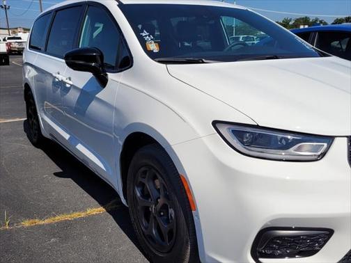 2024 Chrysler Pacifica Hybrid S Appearance Pkg