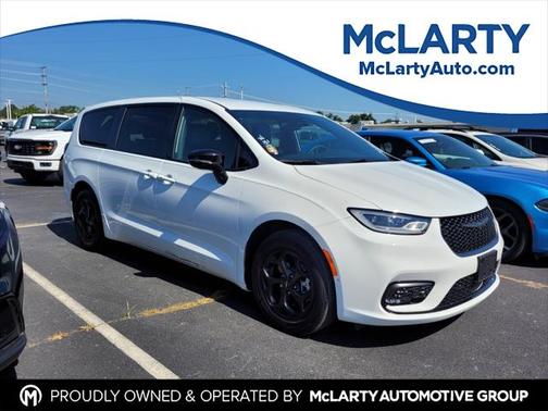 2024 Chrysler Pacifica Hybrid S Appearance Pkg