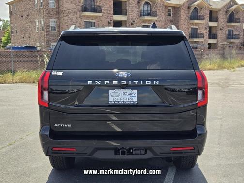 AGATE BLACK METALLIC 2026 Ford Expedition Active