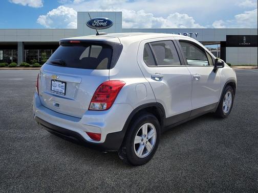 Silver Ice Metallic 2022 Chevrolet Trax LS