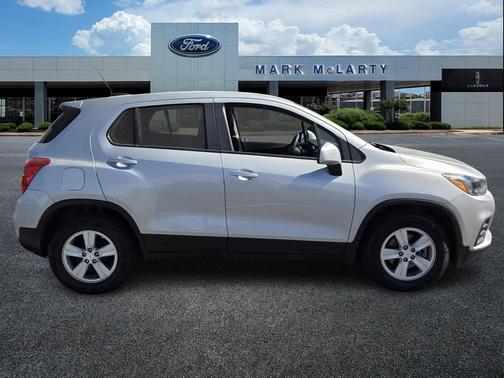 Silver Ice Metallic 2022 Chevrolet Trax LS
