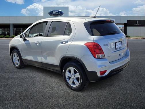 Silver Ice Metallic 2022 Chevrolet Trax LS