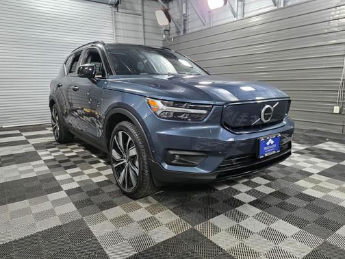 2022 Volvo XC40 Recharge Pure Electric Twin Plus eAWD Luxury SUV