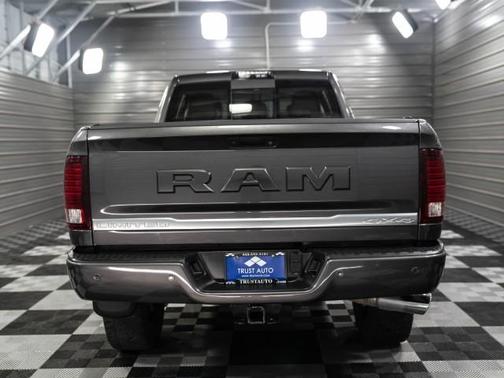 Photo 5 of 40 of 2018 RAM 2500 Longhorn