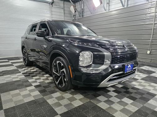Black Diamond/Deep Bronze Metall 2023 Mitsubishi Outlander PHEV LE