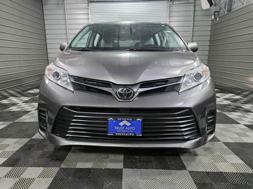 2020 Toyota Sienna LE