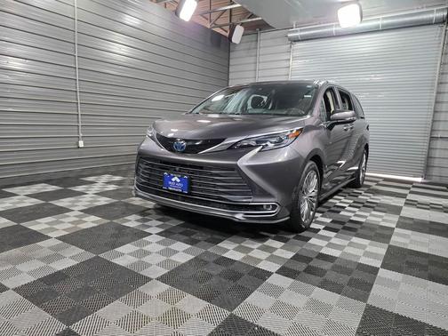 2021 Toyota Sienna Platinum