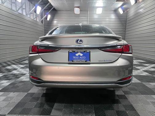 2020 Lexus ES 300h Base