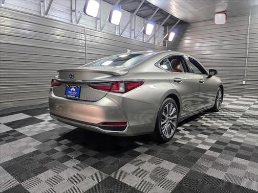 2020 Lexus ES 300h Base