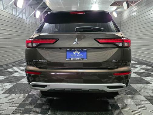 2022 Mitsubishi Outlander SEL Special Edition AWD 7-Passenger SUV