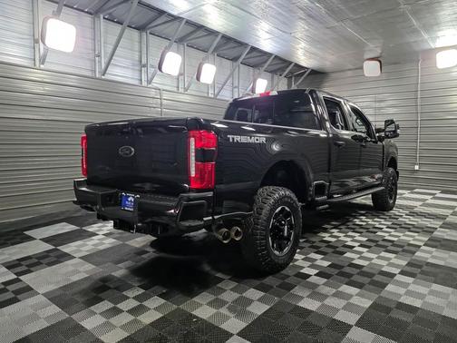 2025 Ford F-250 LARIAT 4WD Crew Cab Power Stroke Diesel Pickup Truck w/Tremor Off-Road/Ultimate Pkgs
