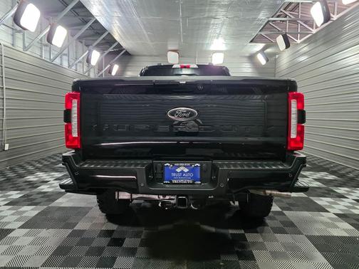 2025 Ford F-250 LARIAT 4WD Crew Cab Power Stroke Diesel Pickup Truck w/Tremor Off-Road/Ultimate Pkgs