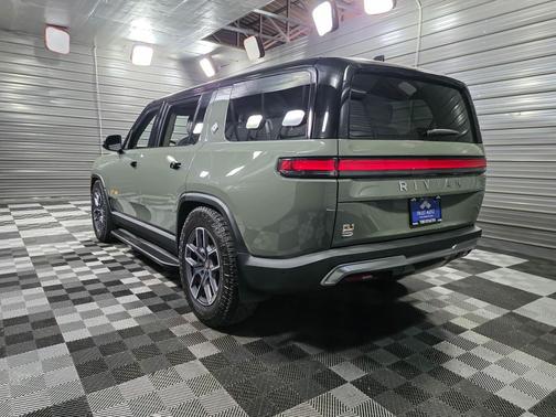 2024 Rivian R1S Launch Edition