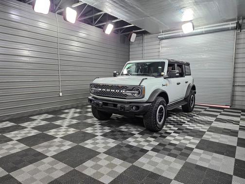 2022 Ford Bronco Badlands 4WD Ecoboost Soft-Top SUV w/Sasquatch/Equipment Group Pkgs