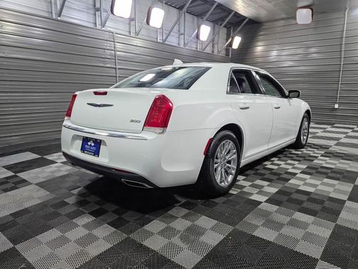 2019 Chrysler 300 Touring