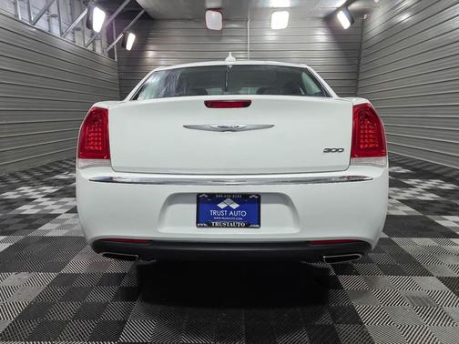 2019 Chrysler 300 Touring