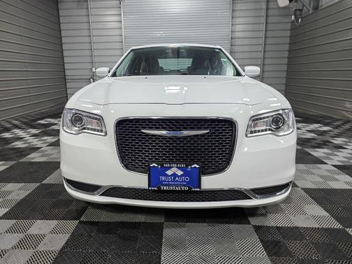 2019 Chrysler 300 Touring