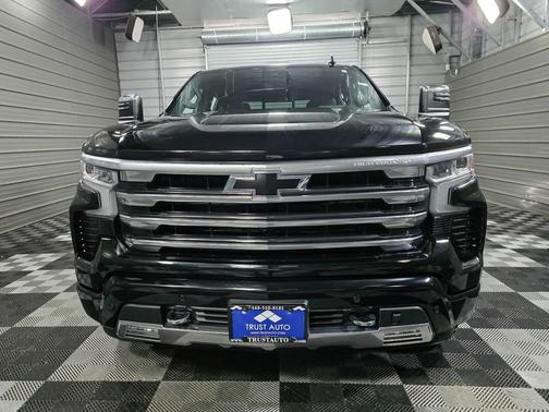 Black 2023 Chevrolet Silverado 1500 High Country