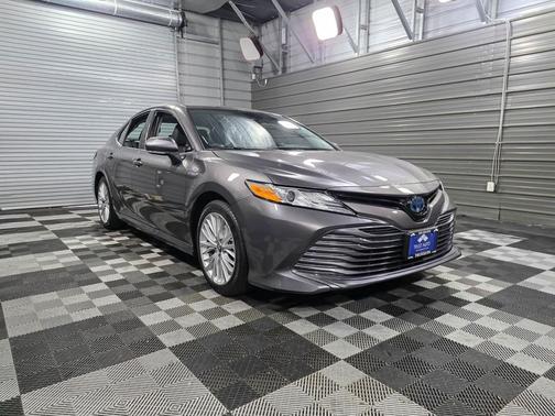 2019 Toyota Camry Hybrid XLE