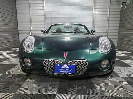 Envious (Emerald Green Met) 2009 Pontiac Solstice Soft-Top Convertible