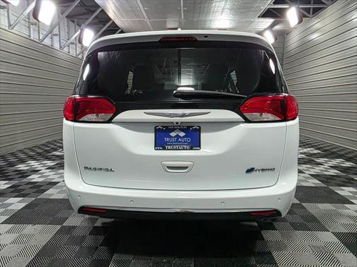 2018 Chrysler Pacifica Hybrid Limited