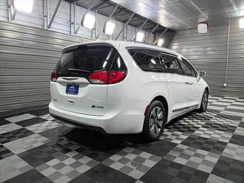 2018 Chrysler Pacifica Hybrid Limited