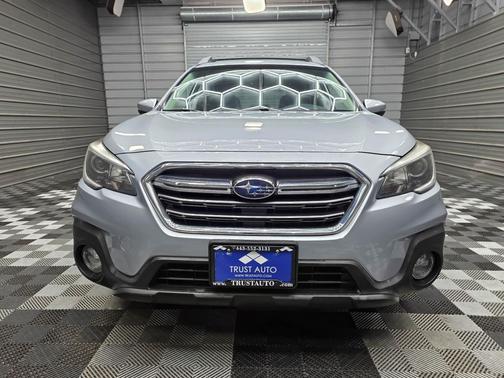 Ice Silver Metallic 2019 Subaru Outback 2.5i Premium