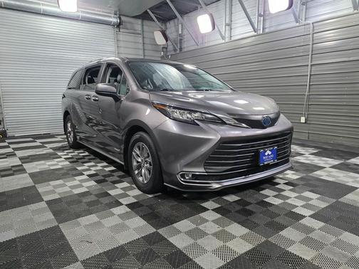 2021 Toyota Sienna XLE 7 Passenger
