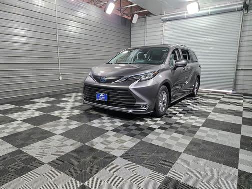 2021 Toyota Sienna XLE 7 Passenger
