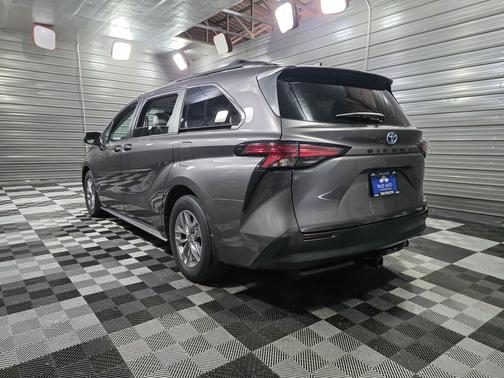 2021 Toyota Sienna XLE 7 Passenger